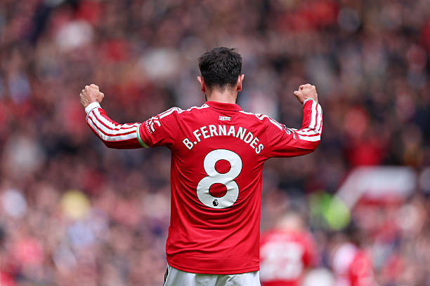 Bruno Fernandes - 7.5 điểm: Tung ra nhiều cú dứt điểm nhưng không thể chuyển hóa thành bàn. Điều tiết trận đấu ngay cả khi mọi thứ không suôn sẻ và cuối cùng cũng có pha kiến tạo để cân bằng kỷ lục của Kevin De Bruyne và Thierry Henry (20 kiến tạo).