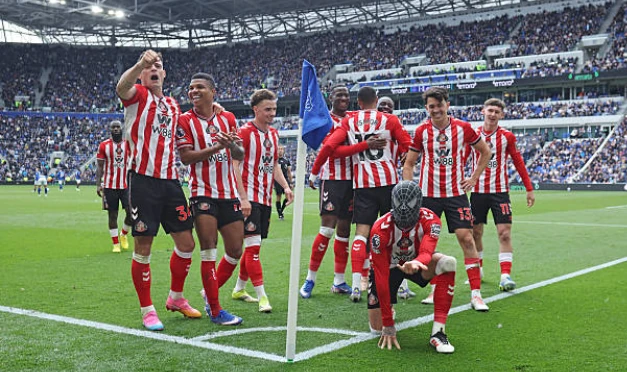 Sunderland đánh bại Sunderland để nuôi hy vọng dự cúp châu Âu.