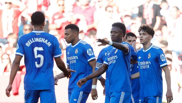 Arbeloa bảo vệ Mbappe và Vinicius.