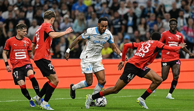 Aubameyang ấn định chiến thắng cho Marseille.