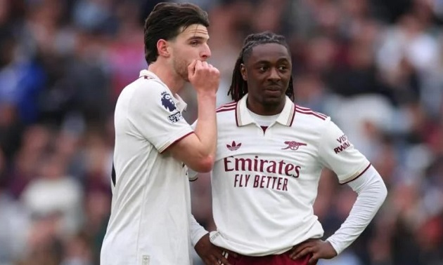 Arsenal tưởng chừng đã sụp đổ sau thất bại trên sân Etihad.
