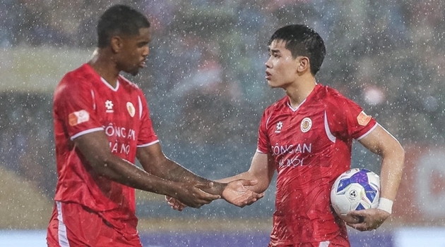 Ảnh bài viết Đình Bắc gọi vụ tranh penalty với Alan là chuyện đàn ông