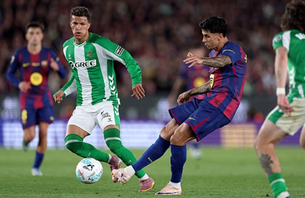 Joao Cancelo (7.8): Cầu thủ xuất sắc bậc nhất hàng thủ. Xuất phát ở vị trí hậu vệ trái và sau đó được đẩy lên đá như một tiền đạo cánh, Cancelo đã khép lại ngày thi đấu chói sáng bằng một siêu phẩm sút xa ấn tượng.