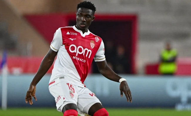 Lamine Camara lọt tầm ngắm Liverpool.