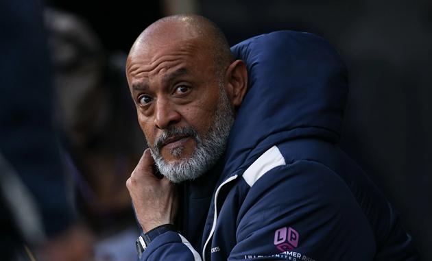 Nuno Santo bất lực trong việc vực dậy West Ham.