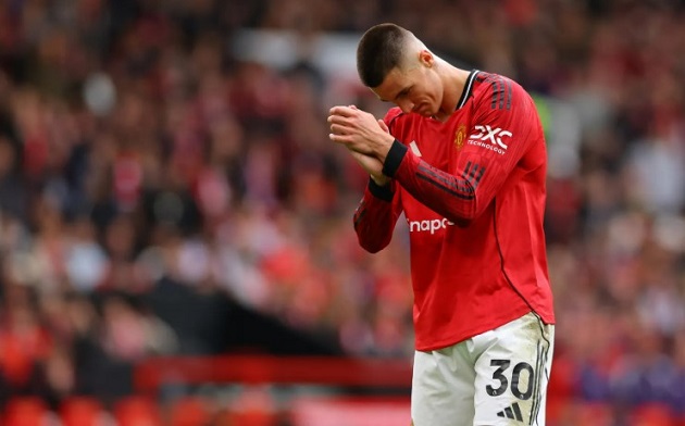 Sesko dính chấn thương ở trận gặp Liverpool.