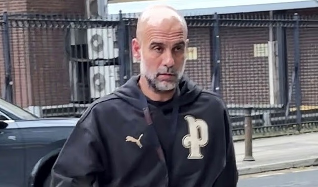 Pep mặc chiếc áo hoodie Puma màu đen phiên bản giới hạn.
