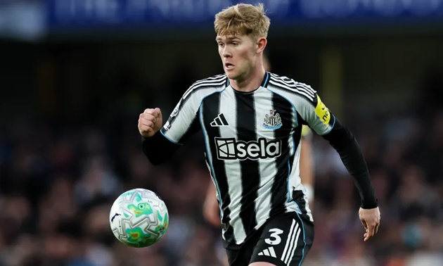 Man Utd quan tâm Lewis Hall.