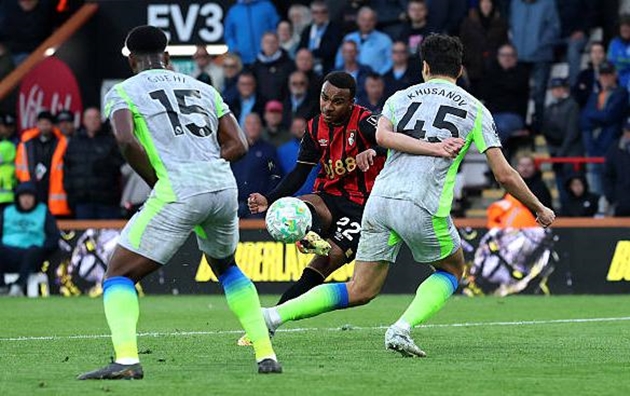 Ảnh bài viết Man City sảy chân, Arsenal vô địch Ngoại hạng Anh sau 22 năm