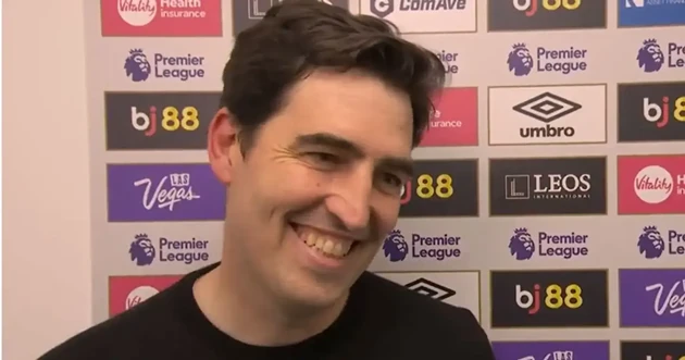 Ảnh bài viết Giúp Arsenal vô địch, HLV Iraola hóm hỉnh vòi quà Arteta