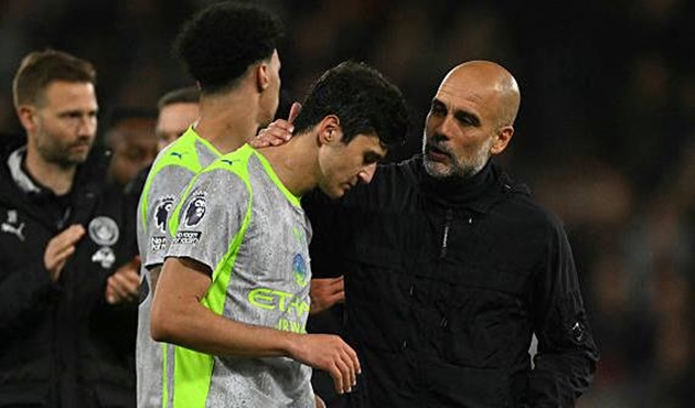 Abdukodir Khusanov – 7.2 điểm. Khusanov là cầu thủ chơi ổn định nhất trong hàng hậu vệ của Man City ở trận này. Trung vệ người Uzbekistan có nhiều tình huống đánh chặn kịp thời và cố gắng duy trì sợi dây liên kết khi hàng phòng ngự đội khách liên tục bị đặt dưới áp lực lớn.