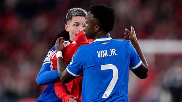 Ảnh bài viết UEFA dứt khoát bác bỏ luật thẻ đỏ mới của FIFA