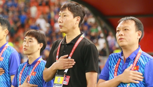 Ảnh bài viết HLV Kim Sang-sik đau đầu vì lịch đá AFF Cup và ASEAN Cup