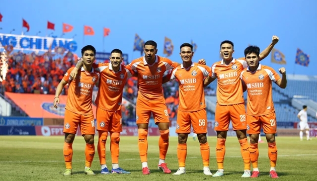 Ảnh bài viết Đua vô địch nhạt nhòa, V-League trông chờ cuộc chiến sinh tồn