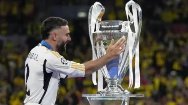 Carvajal sẽ rời Real hè này.