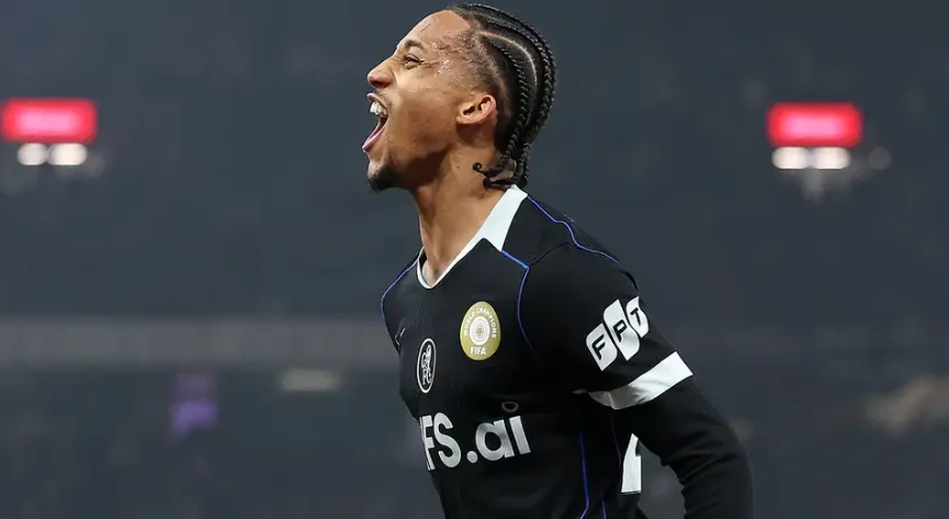 Joao Pedro tỏa sáng trong màu áo Chelsea.