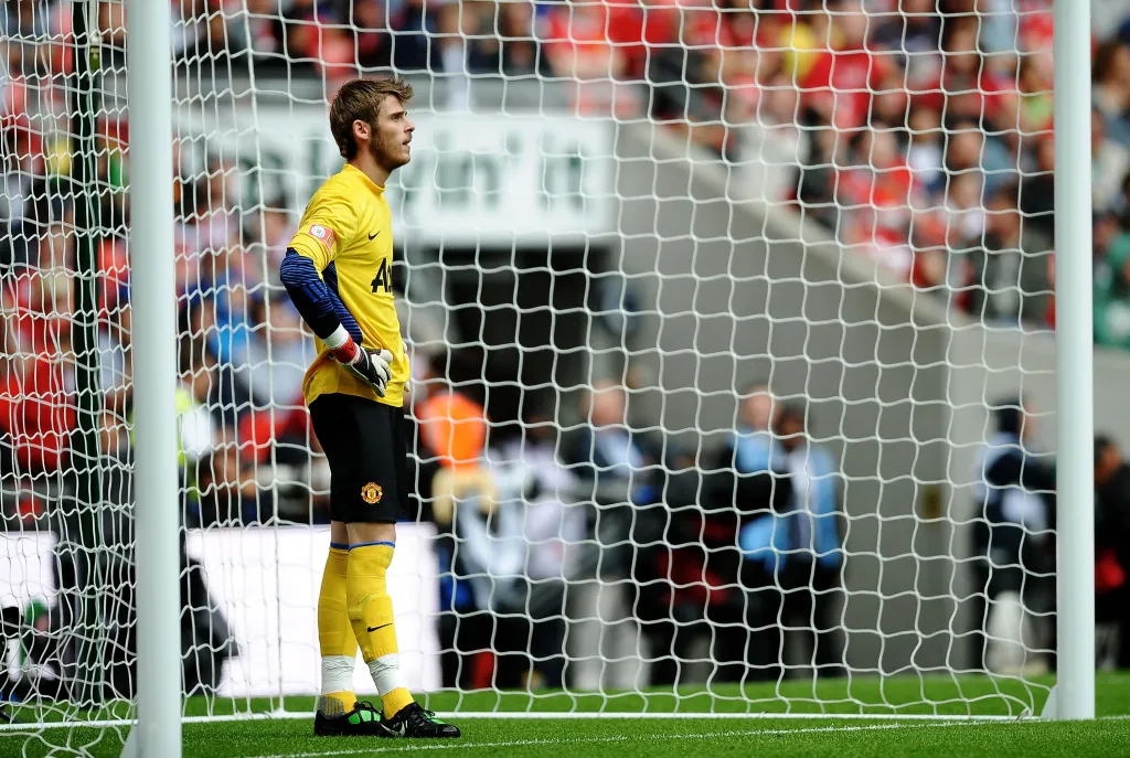 Cậu bé Tây Ban Nha bước vào Old Trafford.