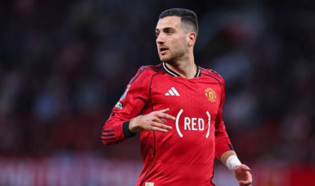 Ảnh bài viết Tin đồn chuyển nhượng tối 22/5: Real Madrid nhắm Dalot; Haaland cân nhắc rời Man City