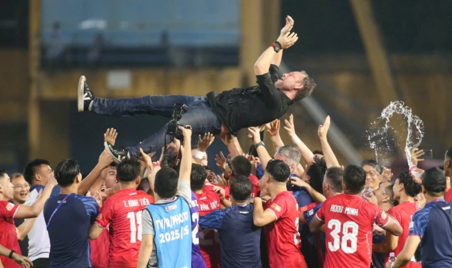 Ảnh bài viết CAHN thống trị V.League và sự khát khao vươn ra biển lớn