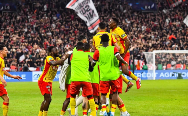 Lens đánh bại Nice 3-1.