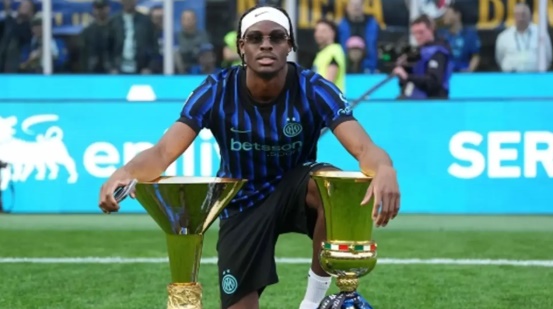 Yann Bisseck vừa mới giành cú đúp quốc nội cùng Inter.