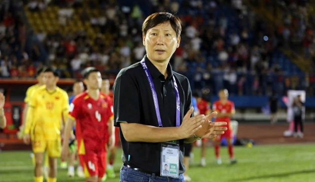 HLV Kim Sang-sik có hàng loạt cầu thủ phòng ngự xuất sắc.
