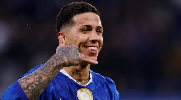 Enzo đứng trước những đồn đoán về khả năng chia tay Chelsea.