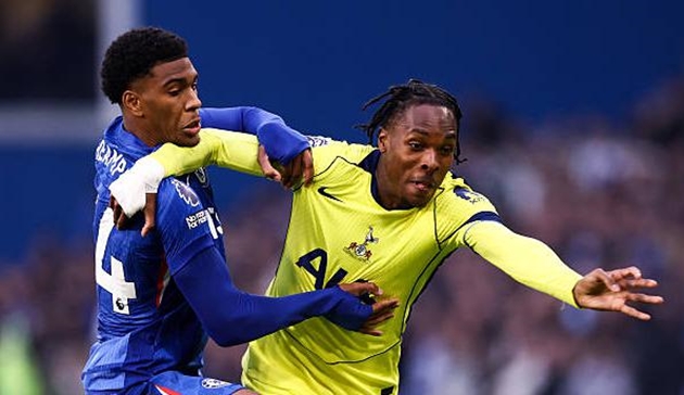 Cả Chelsea và Tottenham Hotspur đều còn mục tiêu ở ngày hạ màn của Ngoại hạng Anh.