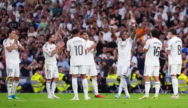 Alaba nhận được sự tri ân tại Bernabeu.