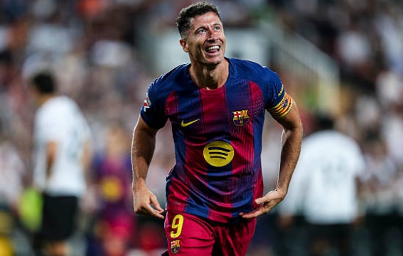Robert Lewandowski (7.3): Kết thúc chặng đường tại Barcelona bằng một pha lập công đầy bản năng. Lewandowski cho thấy đẳng cấp của một sát thủ với tình huống đệm bóng nhạy bén, đồng thời là cầu thủ chơi nỗ lực nhất trên hàng công trong ngày chia tay.