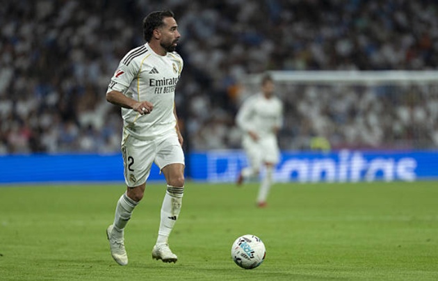 Dani Carvajal – 7.5 điểm: Người thủ quân huyền thoại đã có lời chia tay không thể ngọt ngào hơn. Carvajal chơi xông xáo, trực tiếp kiến tạo cho Gonzalo Garcia mở tỷ số. Khi rời sân ở những phút cuối, anh nhận được sự tri ân nồng nhiệt từ toàn bộ khán đài Bernabeu.