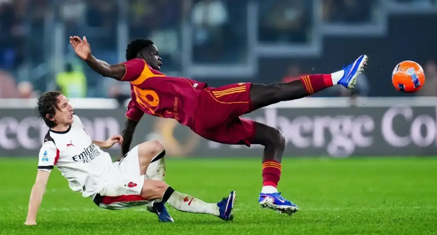 Milan chưa thua trong 2 cuộc chạm trán với Roma mùa này.