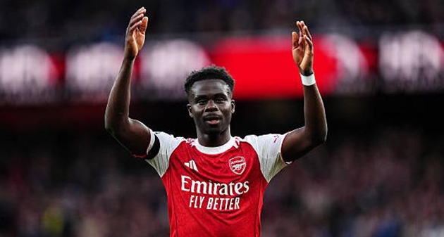 Bukayo Saka đáp trả những kẻ chỉ trích Arsenal.