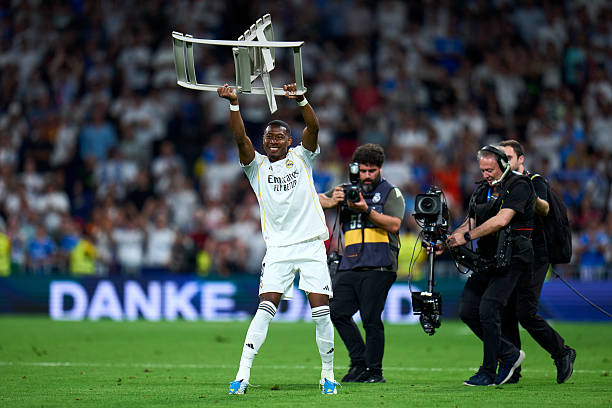 Ảnh bài viết Alaba rơi lệ rời Real Madrid cùng biểu tượng chiếc ghế huyền thoại