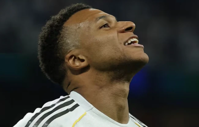 CĐV Real không hài lòng về tính chuyên nghiệp của Mbappe.