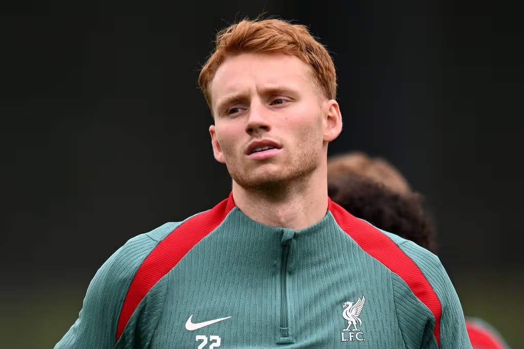 Ảnh bài viết Lý do Van den Berg quyết rời Liverpool dù gặp Arne Slot