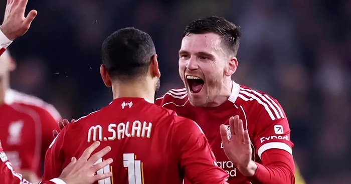 Robertson và Salah chuẩn bị rời Liverpool.