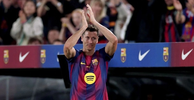 Lewandowski chia tay Barca bằng bàn thắng trước Valencia.