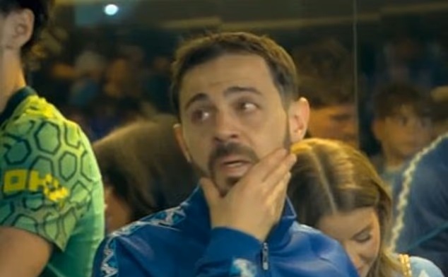Silva rơi nước mắt khi chia tay Man City.