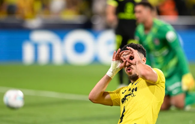 Ayoze Perez lập cú đúp bàn thắng.