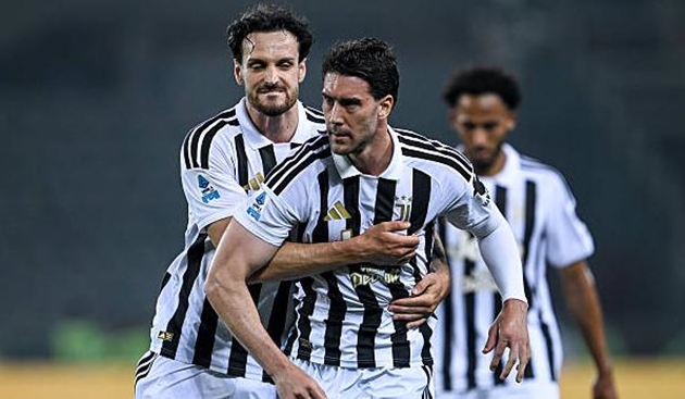 Hai bàn thắng của Dusan Vlahovic không thể giúp Juventus giành chiến thắng.