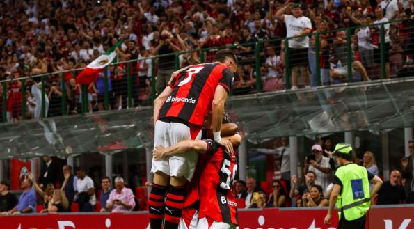 Niềm vui của Milan sau bàn mở tỷ số.