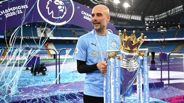 HLV Guardiola khiến xứ sương mù phải thán phục khi liên tục nâng cao danh hiệu Ngoại hạng Anh.