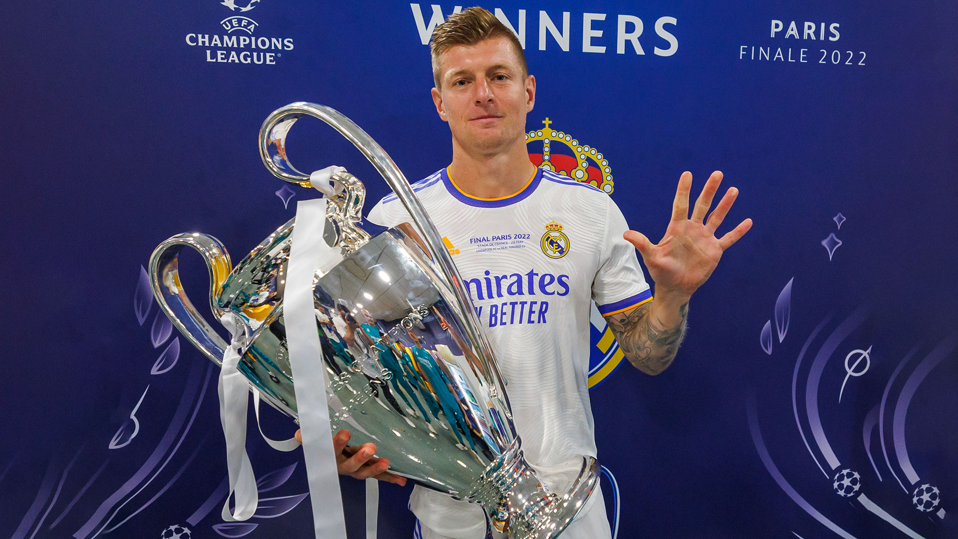 Kroos biến hỗn loạn thành trật tự im lặng.