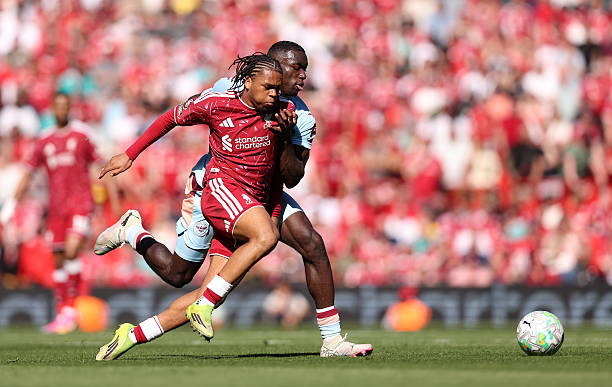 Kayode vừa gây ấn tượng mạnh khi đối đầu chính Liverpool.