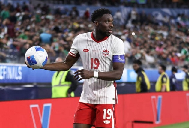 Davies đang chạy đua với thời gian để kịp dự World Cup.