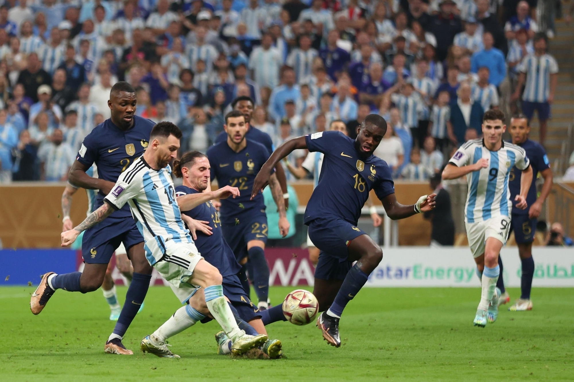 Argentina Pháp 2022 trận đấu bào mòn thể lực.