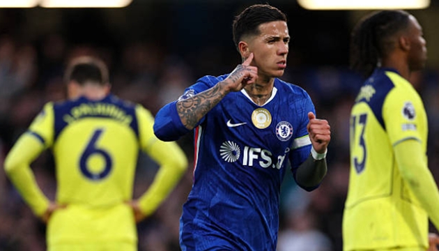 Tiền vệ người Argentina chơi ấn tượng trước Tottenham.