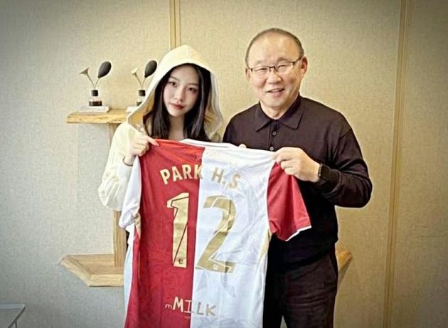 Thai League 2 bỗng thu hút hơn khi ông Park đặt chân đến.