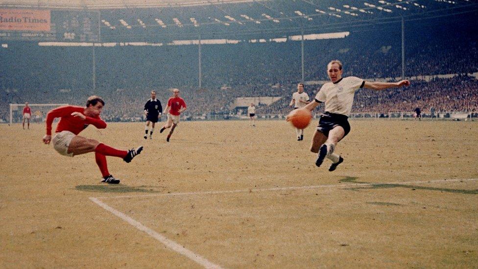 Geoff Hurst là anh hùng World Cup của Tam sư.